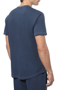 Мужская хлопковая футболка JAMES PERSE темно-синего цвета, арт. MKJ3360 | Фото 4 (Принт: Без принта; Рукава: Короткие; Длина (для топов): Стандартные; Материал сплава: Проставлено; Материал внешний: Хлопок; Драгоценные камни: Проставлено; Стили: Кэжуэл)