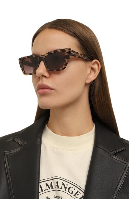 Женские солнцезащитные �очки SAINT LAURENT леопардового цвета, арт. SL 276 MICA 036 | Фото 2 (Материал: Пластик; Тип очков: С/з; Оптика Гендер: оптика-женское; Очки форма: Cat-eye, Квадратные)