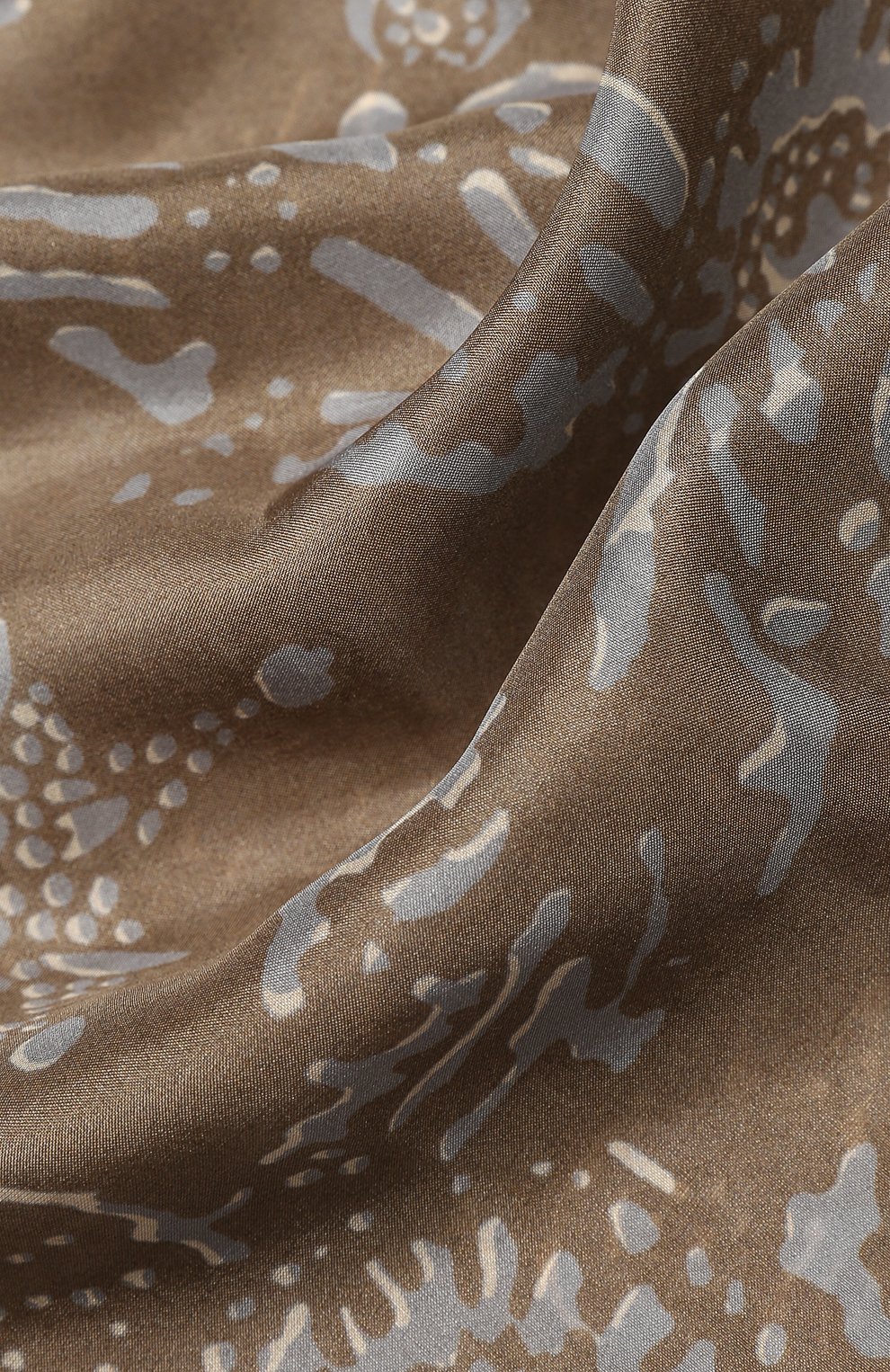 Женский шелковый платок BRUNELLO CUCINELLI светло-бежевого цвета, арт. MH973SX189 | Фото 2 (Принт: С принтом; Материал: Текстиль, Шелк)