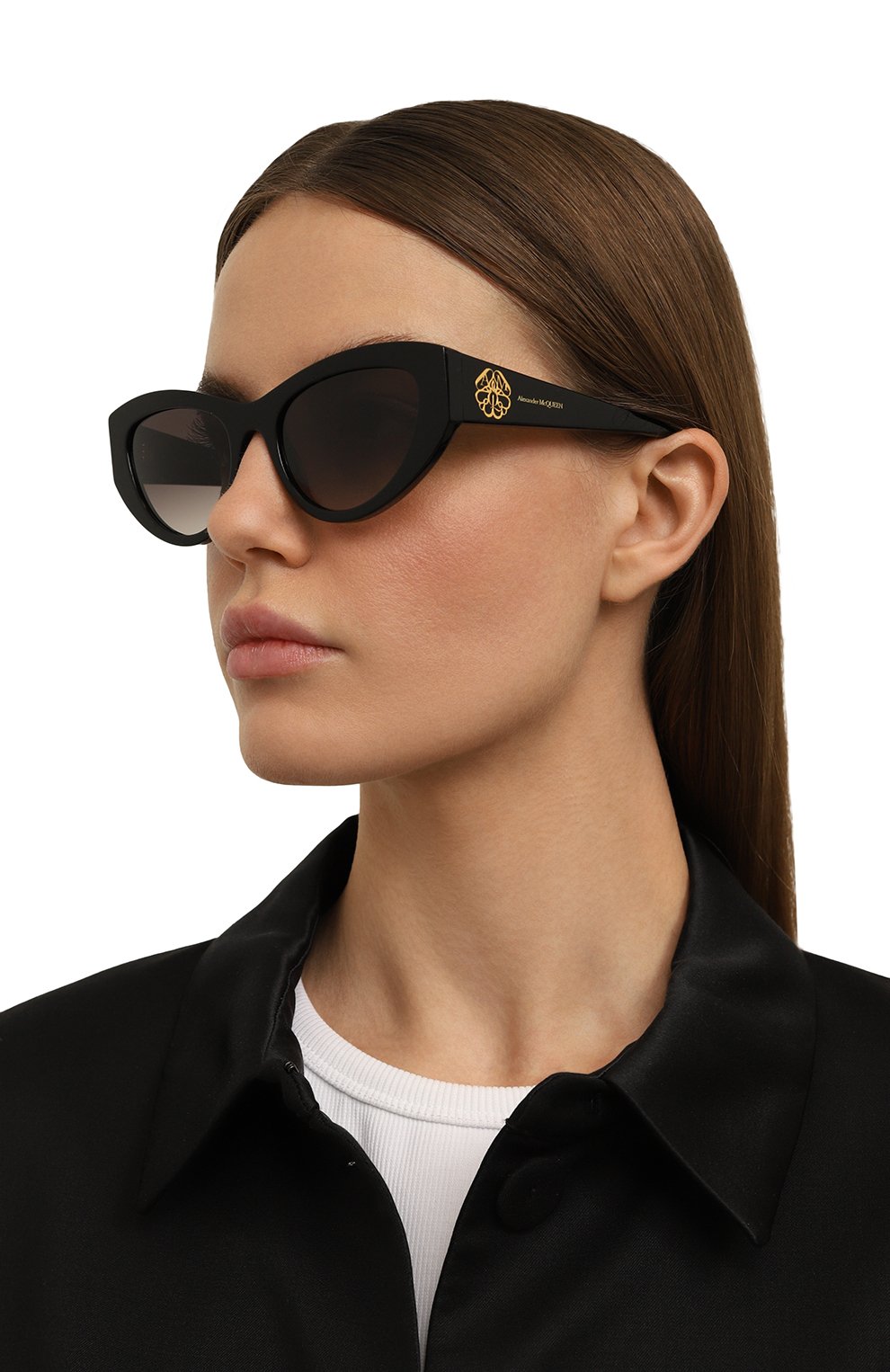 Женские солнцезащитные очки ALEXANDER MCQUEEN черного цвета, арт. AM0377S 001 | Фото 2 (Региональные ограничения белый список (Axapta Mercury): Не проставлено; Нос: Не проставлено; Материал: Пластик; Тип очков: С/з; Оптика Гендер: оптика-женское; Очки форма: Cat-eye)