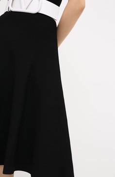 Женская юбка из вискозы VALENTINO черного цвета, арт. UB3KG01N5MN | Фото 3 (Женское Кросс-КТ: Юбка-одежда; Материал сплава: Проставлено; Длина Ж (юбки, платья, шорты): Миди; Материал внешний: Вискоза; Драгоценные камни: Проставлено)