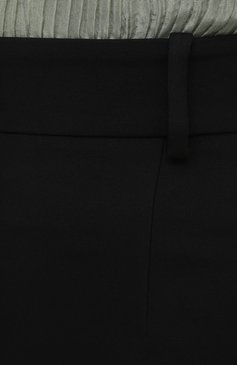 Женский кюлоты из шерсти и шелка ALEXANDER MCQUEEN черного цвета, арт. 650053/QJAAA | Фото 5 (Женское Кросс-КТ: Кюлоты-брюки; Материал внешний: Шерсть; Стили: Гламурный; Региональные ограничения белый список (Axapta Mercury): RU; Материал сплава: Проставлено; Др�агоценные камни: Проставлено; Длина (брюки, джинсы): Укороченные)