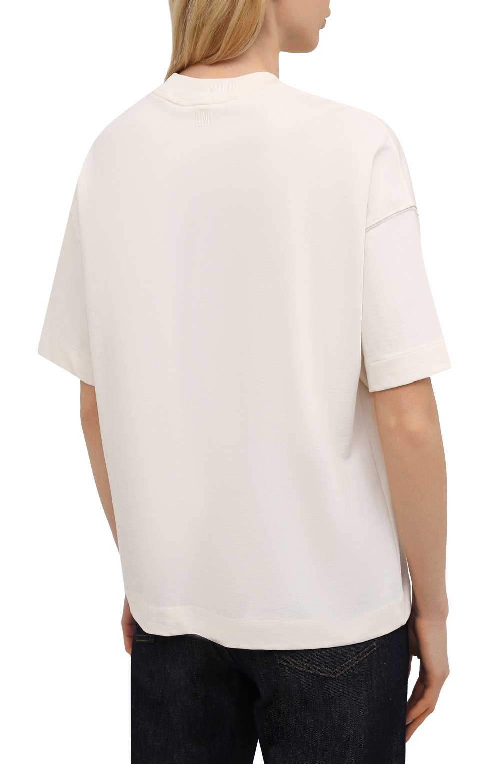 Женская хлопковая футболка AMI светло-бежевого цвета, арт. E21FJ128.726 | Фото 4 (Рукава: Короткие; Длина (для топов): Стандартные; Принт: С принтом; Региональные ограничения белый список (Axapta Mercury): RU; Материал внешний: Хлопок; Стили: Спорт-шик; Женское Кросс-КТ: Футболка-одежда)