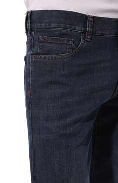 Мужские джинсы CANALI темно-синего цвета, арт. 91700I/PD00003 | Фото 5 (Силуэт М (брюки): Прямые; Кросс-КТ: Деним; Длина (брюки, джинсы): Стандартные; Материал сплава: Проставлено; Материал внешний: Хлопок, Деним; Детали: Потертости; Драгоценные камни: Проставлено; Стили: Кэжуэл)