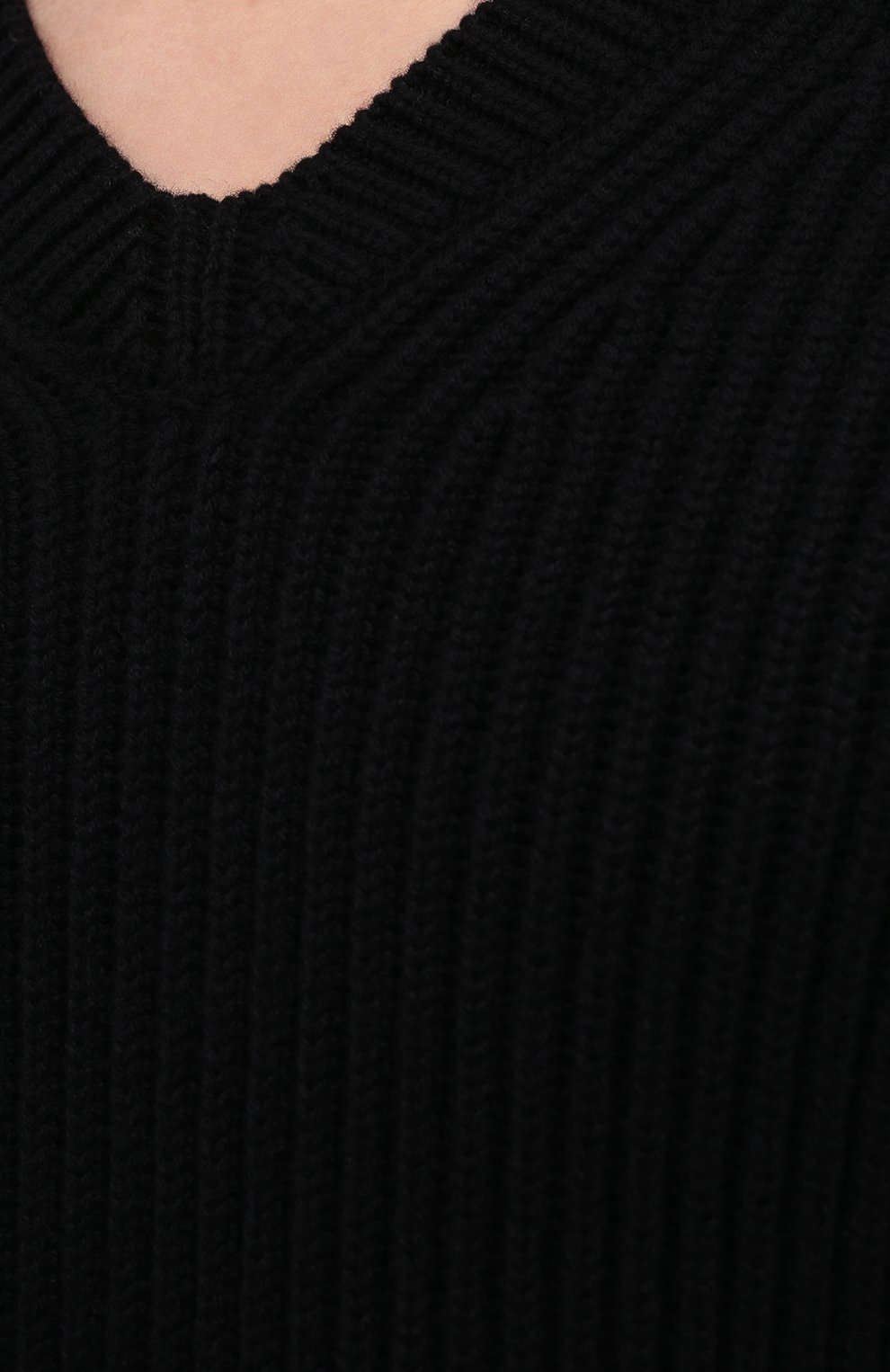 Мужской кашемировый свитер TOM FORD черного цвета, арт. BWK56/TFK300 | Фото 5 (Материал внешний: Шерсть, Кашемир; Рукава: Длинные; Принт: Без принта; Длина (для топов): Стандартные; Материал сплава: Проставлено; Мужское Кросс-КТ: Свитер-одежда; Драгоценные камни: Проставлено; Стили: Кэжуэл)