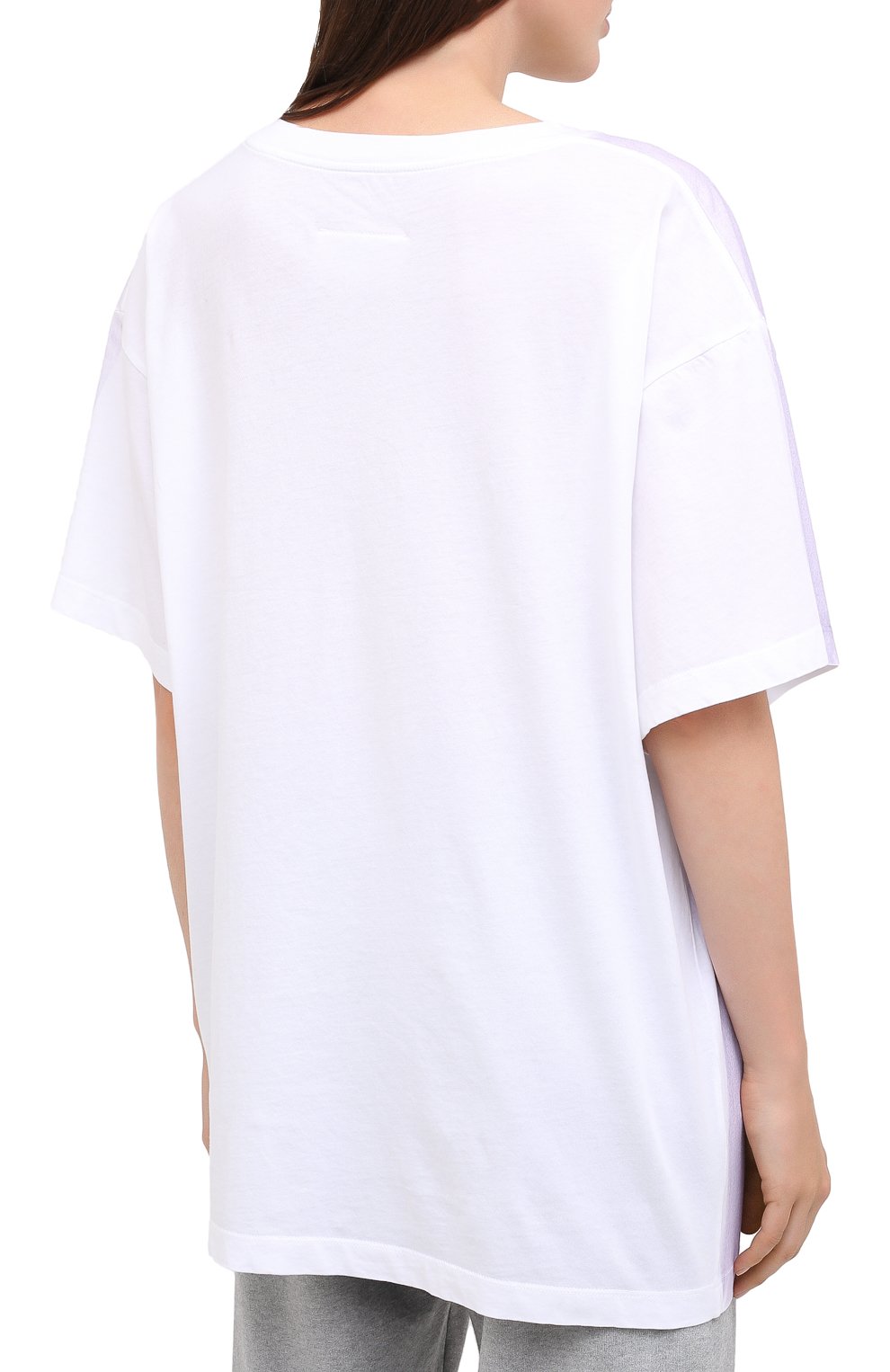 Женская хлопковая футболка MM6 сиреневого цвета, арт. S52GC0167/S23588 | Фото 4 (Рукава: Короткие; Длина (для топов): Стандартные; Принт: С принтом; Материал внешний: Хлопок; Женское Кросс-КТ: Футболка-одежда; Стили: Кэжуэл)
