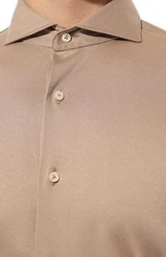Мужская хлопковая рубашка VAN LAACK бежевого цвета, арт. PER-LSF/180031 | Фото 5 (Манжеты: На пуговицах; Рукава: Длинные; Воротник: Акула; Случай: Повседневный; Длина (для топов): Стандартные; Рубашки М: Slim Fit; Материал сплава: Проставлено; Материал внешний: Хлопок; Принт: Однотонные; Драгоценные камни: Проставлено; Стили: Кэжуэл)