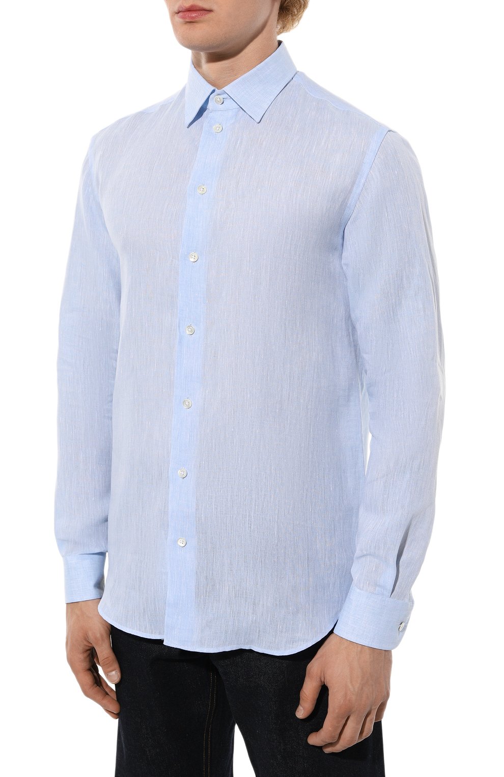 Мужская льняная рубашка EMPORIO ARMANI голубого цвета, арт. 01SM0L/010F9 | Фото 3 (Манжеты: На пуговицах; Воротник: Кент; Рукава: Длинные; Случай: Повседневный; Длина (для топов): Стандартные; Материал сплава: Проставлено; Материал внешний: Лен; Принт: Однотонные; Драгоценные камни: Проставлено; Стили: Кэжуэл)