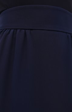 Женская шелковая юбка GIORGIO ARMANI синего цвета, арт. 0WHNN03W/T0010 | Фото 6 (Материал внешний: Шелк; Женское Кросс-КТ: Юбка-одежда; Материал сплава: Проставлено; Длина Ж (юбки, платья, шорты): Макси; Драгоценные камни: Проставлено)