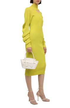 Женская сумка arco mini BOTTEGA VENETA белого цвета, арт. 666873/VCQ71 | Фото 3 (Сумки-технические: Сумки через плечо, Сумки top-handle; Материал: Натуральная кожа; Размер: mini; Ремень/цепочка: На ремешке)