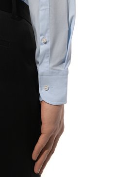 Мужская хлопковая сорочка BOSS голубого цвета, арт. 50469345 | Фото 6 (Манжеты: На �пуговицах; Рукава: Длинные; Длина (для топов): Стандартные; Рубашки М: Slim Fit; Материал внешний: Хлопок; Случай: Формальный; Принт: Однотонные)