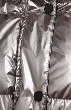 Женский пуховик PERFECT MOMENT серебряного цвета, арт. W3000016_1861 | Фото 5 (Кросс-КТ: Куртка, Пуховик; Рукава: Длинные; Материал внешний: Синтетический материал; Стили: Спорт-шик; Материал подклада: Синтетический материал; Длина (верхняя одежда): Короткие; Материал утеплителя: Пух и перо)