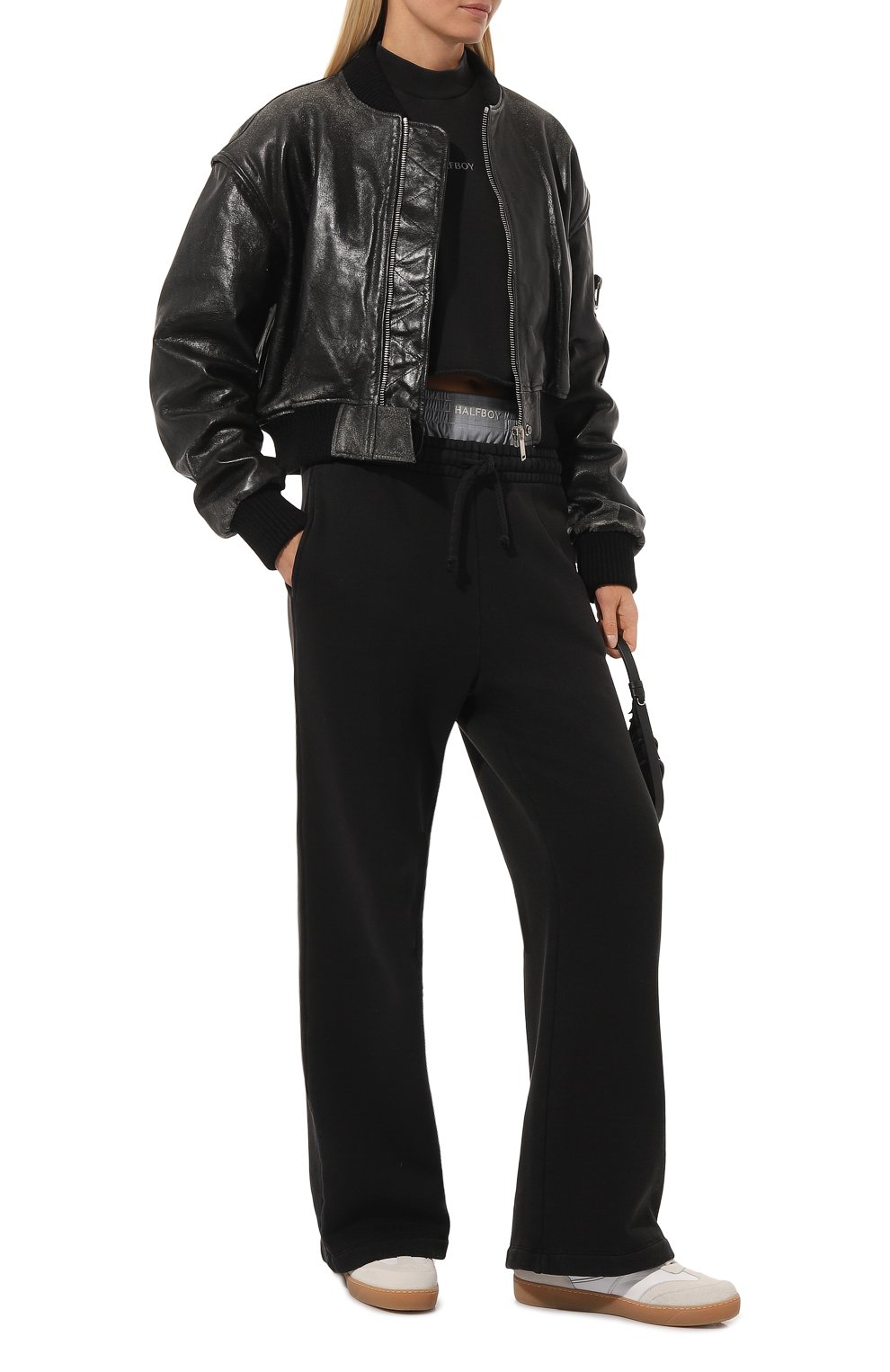 Женские хлопковые брюки HALFBOY черного цвета, арт. HFW231WBJ0042 | Фото 2 (Силуэт Ж (брюки и джинсы): Широкие; Длина (брюки, джинсы): Стандартные; Женское Кросс-КТ: Брюки-одежда; Материал сплава: Проставлено; Материал внешний: Хлопок; Стили: Спорт-шик; Драгоценные камни: Проставлено)