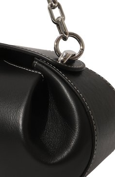 Женская сумка baton YUZEFI черного цвета, арт. YUZC02-HB-BT-00 | Фото 3 (Сумки-технические: Сумки top-handle; Размер: medium; Материал: Натуральная кожа; Материал сплава: Проставлено; Ремень/цепочка: На ремешке; Драгоценные камни: Проставлено)