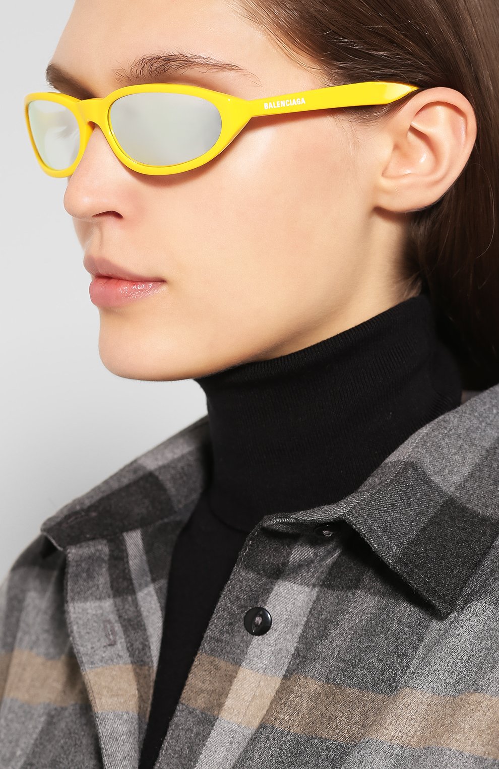 Женские солнцезащитные очки BALENCIAGA желтого цвета, арт. 570487/T0015 | Фото 2 (Материал: Пластик; Тип очков: С/з; Статус проверки: Проверено, Проверена категория; Очки форма: Овальные)