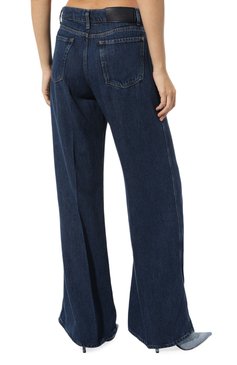 Женские джинсы 7 FOR ALL MANKIND синего цвета, арт. JSP0C860BN | Фото 4 (Длина (брюки, джинсы): Удлиненные; Кросс-КТ: Деним; Силуэт Ж (брюки и джинсы): Расклешенные; Материал внешний: Хлопок, Деним)