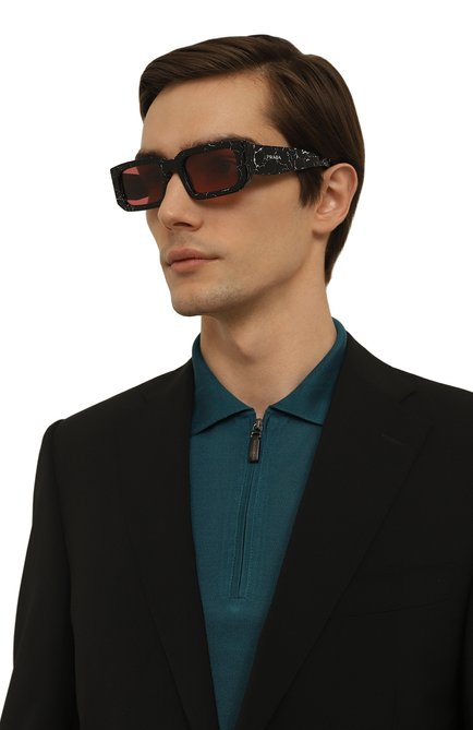 Мужские солнцезащитные очки PRADA розового цвета, арт. SPR06Y-E05W-FE06O-053 | Фото 2 (Тип очков: С/з; Кросс-КТ: С/з-мужское; Оптика Гендер: оптика-мужское; Очки форма: Прямоугольные)