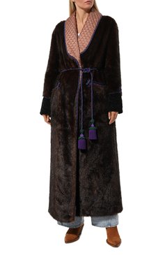 Женская шуба из экомеха GUCCI коричневого цвета, арт. 547599 XEAAF | Фото 3 (Рукава: Длинные; Женское Кросс-КТ: Экомех; Материал внешний: Синтетический материал; Материал сплава: Проставлено; Стили: Классический; Длина (верхняя одежда): Длинные; Драгоценные камни: Проставлено)