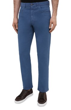 Мужские джинсы BRIONI синего цвета, арт. SPNJ0M/08T01/STELVI0 | Фото 4 (Силуэт М (брюки): Прямые; Кросс-КТ: Деним; Длина (брюки, джинсы): Стандартные; Региональные ограничения белый список (Axapta Mercury): RU; Материал внешний: Хлопок; Стили: Кэжуэл)