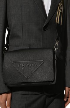 Мужская кожаная сумка PRADA черного цвета, арт. 2VD046-2FAD-F0002-OOO | Фото 2 (Размер: medium; Материал: Натуральная кожа; Ремень/цепочка: На ремешке)