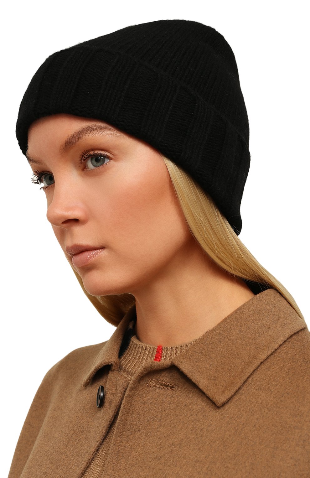 Женская кашемировая шапка EMPORIO ARMANI черного цвета, арт. 637547/0A461 | Фото 2 (Материал: Текстиль, Кашемир, Шерсть)