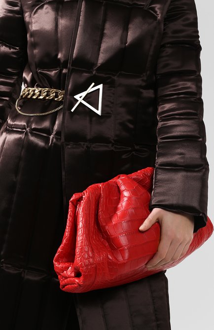 Женский клатч pouch из кожи аллигатора BOTTEGA VENETA красного цвета, арт. 576227/VCPX0/AMIS | Фото 2 (Женское Кросс-КТ: Клатч-клатчи; Размер: large; Материал: Экзотическая кожа)
