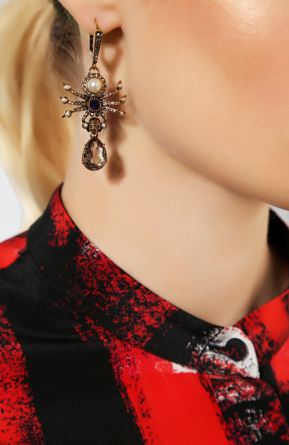 Женские серьги ALEXANDER MCQUEEN золотого цвета, арт. 585826/J160T | Фото 2 (Материал: Металл; Статус проверки: Проверена категория)