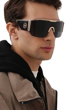 Женские солн цезащитные очки VERSACE черного цвета, арт. 2220-100287 | Фото 3 (Региональные ограничения белый список (Axapta Mercury): RU; Тип очков: С/з; Очки форма: Маска)