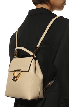 Женский рюкзак arlettis small COCCINELLE светло-бежевого цвета, арт. E1 LD5 54 01 01 | Фото 6 (Материал: Натуральная кожа; Размер: mini; Стили: Кэжуэл)