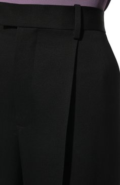 Женские шерстяные брюки BOTTEGA VENETA черного цвета, арт. 668760/VKIS0 | Фото 5 (Длина (брюки, джинсы): Удлиненные; Силуэт Ж (брюки и джинсы): Широкие; Материал внешний: Шерсть; Стили: Гламурный; Женское Кросс-КТ: Брюки-одежда; Региональные ограничения белый список (Axapta Mercury): RU; Материал сплава: Проставлено; Драгоценные камни: Проставлено)