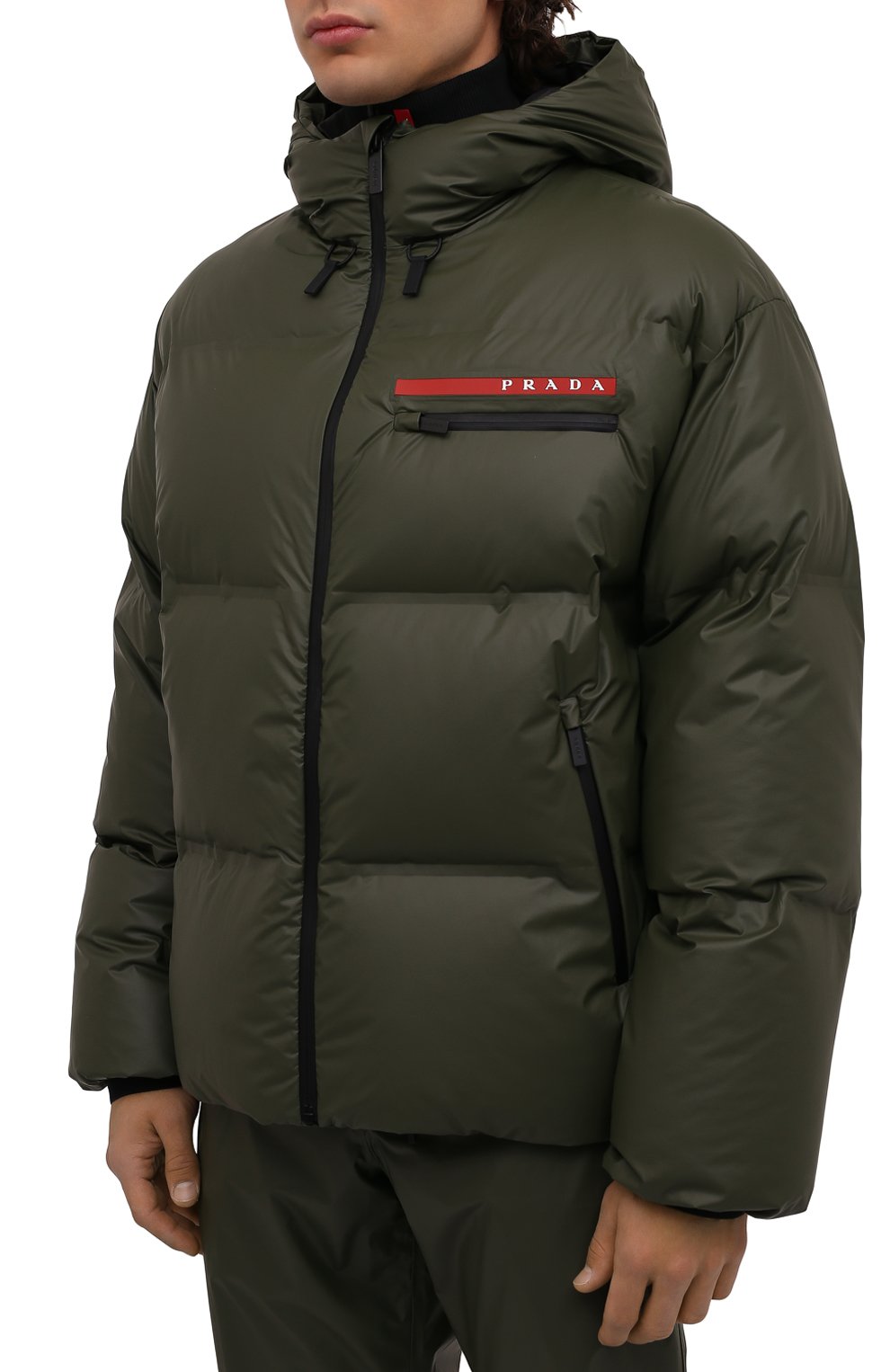 Мужская пуховая куртка PRADA хаки цвета, арт. SGB574-1T2Y-F0161-202 | Фото 3 (Кросс-КТ: Куртка; Мужское Кросс-КТ: пуховик-короткий; Рукава: Длинные; Материал внешний: Синтетический материал; Региональные ограничения белый список (Axapta Mercury): RU; Стили: Милитари; Длина (верхняя одежда): Короткие)