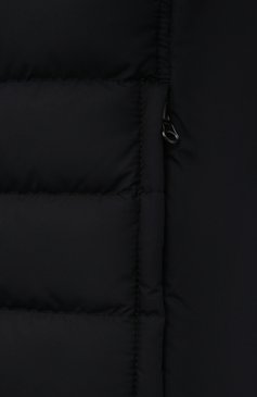 Мужская пуховая куртка BRIONI темно-синего цвета, арт. SUNR0L/P0908 | Фото 5 (Кросс-КТ: Куртка; Рукава: Длинные; Региональные ограничения белый список (Axapta Mercury): Не проставлено; Материал внешний: Синтетический материал; Материал сплава: Проставлено; Стили: Классический; Мужское Кросс-КТ: Куртка-пуховая; Материал подклада: Синтетический материал; Драгоценные камни: Проставлено; Длина (верхняя одежда): Короткие; Материал утеплителя: Пух и перо)