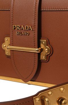 Женская сумка cahier PRADA коричневого цвета, арт. 1BD045-2AIX-F0046-XCH | Фото 3 (Сумки-технические: Сумки через плечо; Материал: Натуральная кожа; Размер: mini; Ремень/цепочка: На ремешке)
