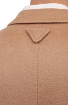 Мужской кашемировое пальто PRADA бежевого цвета, арт. UC465X-1YE6-F0040-211 | Фото 6 (Материал внешний: Шерсть, Кашемир; Рукава: Длинные; Длина (верхняя одежда): До колена; Стили: Классический; Мужское Кросс-КТ: пальто-верхняя одежда)