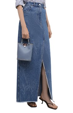 Женская сумка rockstud VALENTINO голубого цвета, арт. WW2P0W31/VSH | Фото 2 (Сумки-технические: Сумки top-handle; Материал: Натуральная кожа; Размер: mini; Ремень/цепочка: На ремешке)