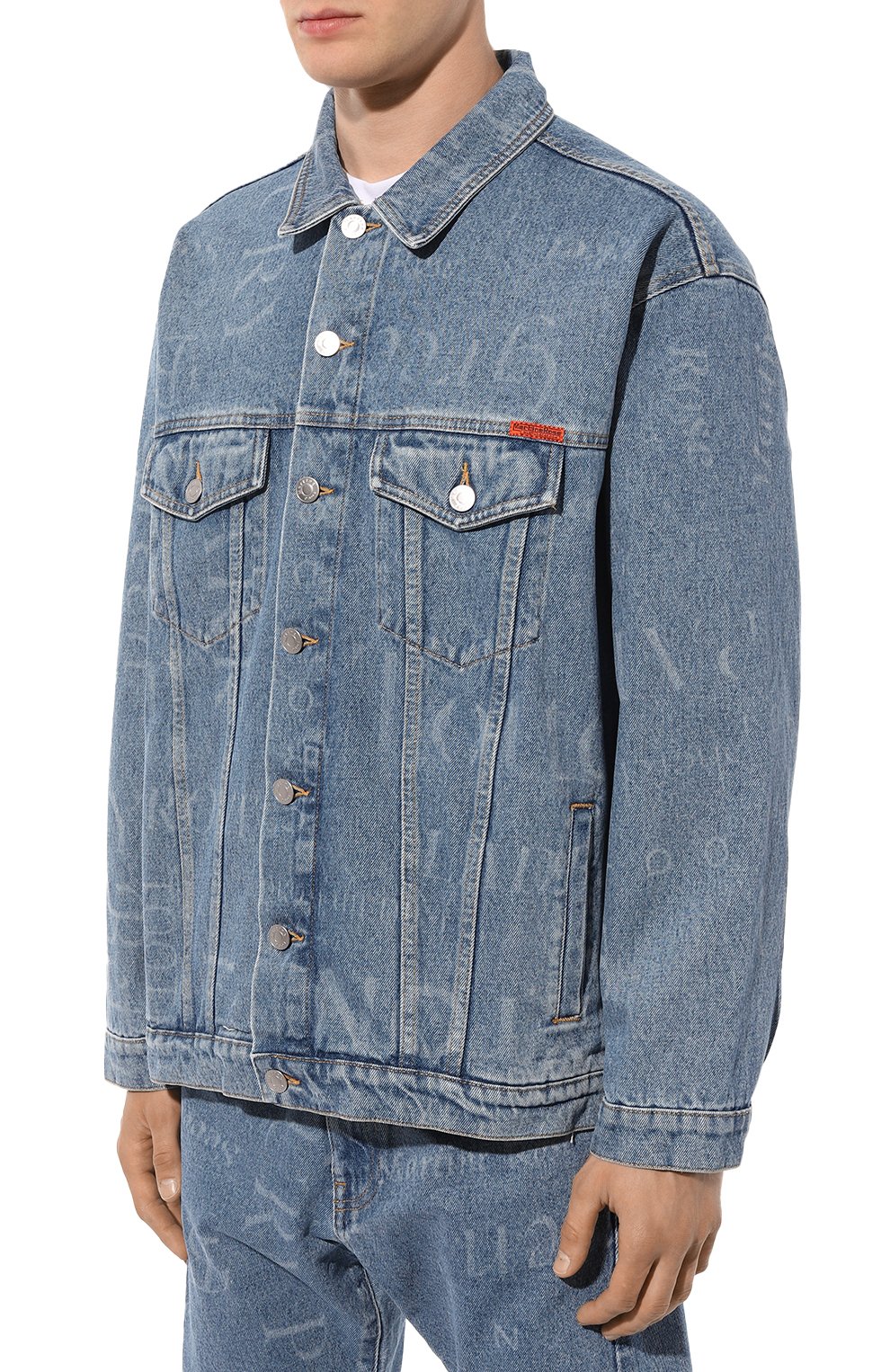 Мужская джинсовая куртка MARTINE ROSE синего цвета, арт. CMRSS23201 | Фото 3 (Кросс-КТ: Куртка, Деним; Рукава: Длинные; Стили: Гранж; Материал сплава: Проставлено; Материал внешний: Хлопок, Деним; Драгоценные камни: Проставлено; Длина (верхняя одежд а): Короткие)