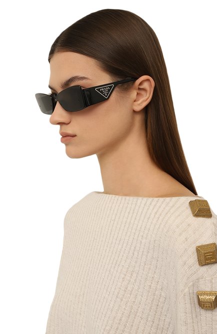 Женские солнцезащитные очки PRADA черного цвета, арт. 59ZS-1AB06L | Фото 2 (Нос: Не проставлено; Региональные ограничения белый список (Axapta Mercury): Не проставлено)