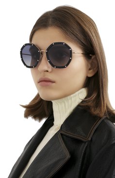Женские солнцезащитные очки  VALENTINO голубого цвета, арт. 2042-30044L | Фото 2 (Тип очков: С/з; Оптика Гендер: оптика-женское; Очки форма: Круглые)