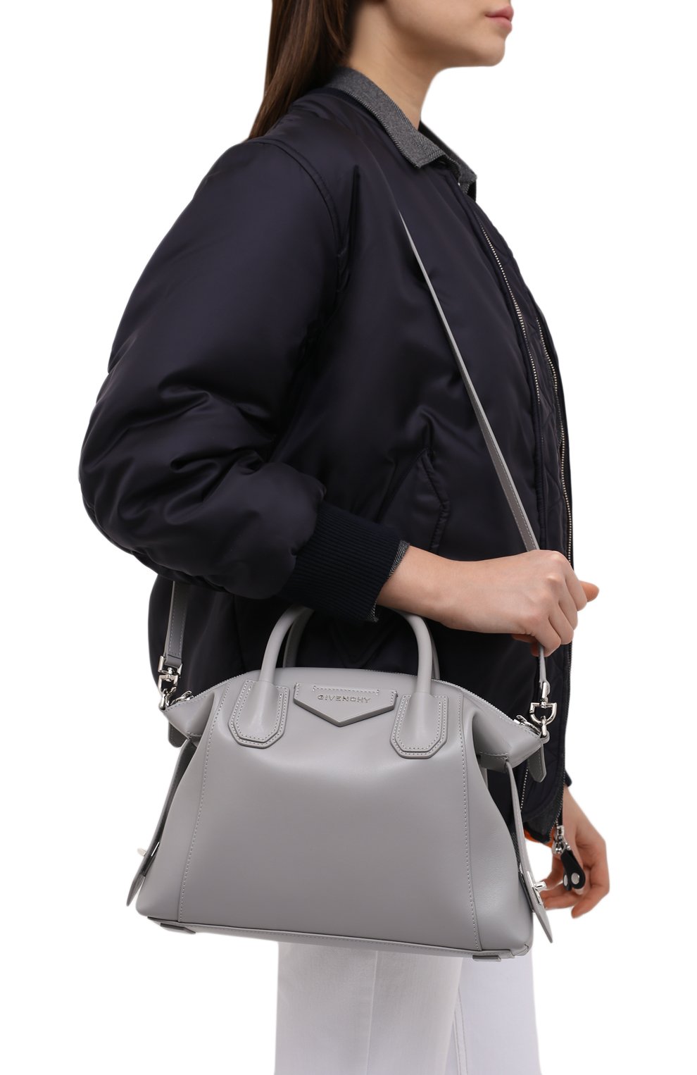 Женская сумка antigona small GIVENCHY светло-серого цвета, арт. BB50F3B183 | Фото 6 (Сумки-технические: Сумки top-handle; Материал: Натуральная кожа; Ремень/цепочка: На ремешке; Размер: small)