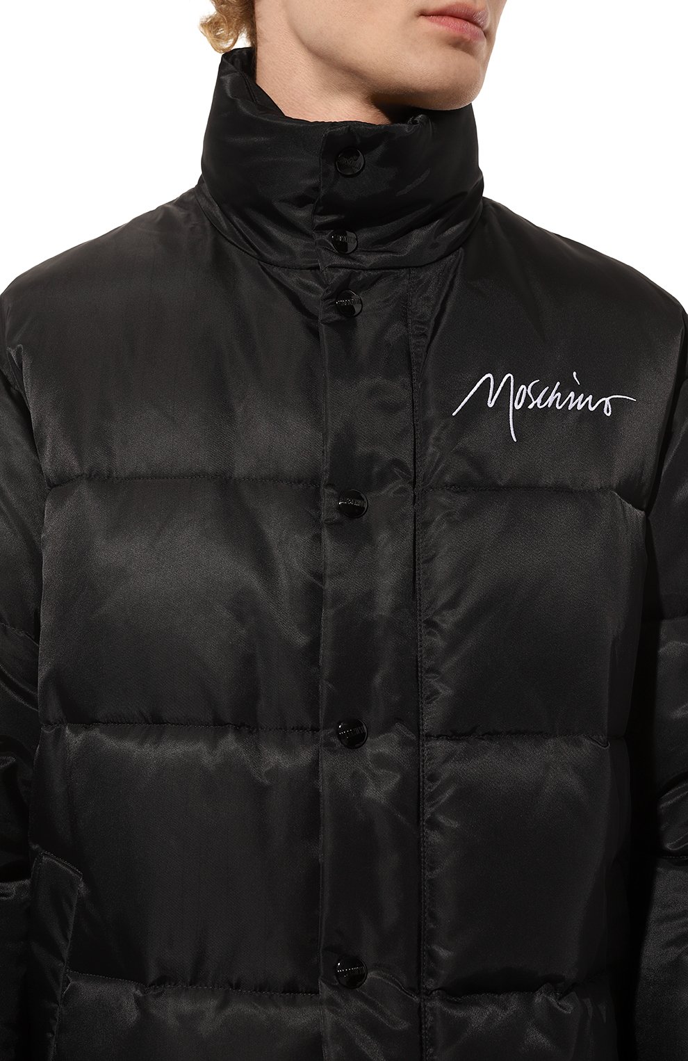 Мужская утепленная куртка MOSCHINO черного цвета, арт. A0629/5215 | Фото 5 (Кросс-КТ: Куртка; Рукава: Длинные; Длина (верхняя одежда): До середины бедра; Материал внешний: Синтетический материал; Мужское Кросс-КТ: утепленные куртки; Материал сплава: Проставлено; Материал подклада: Синтетический материал; Драгоценные камни: Проставлено; Стили: Кэжуэл)