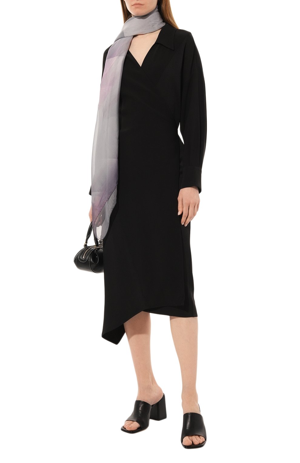 Женский шелковый шарф GIORGIO ARMANI серого цвета, арт. 795318/3R133 | Фото 2 (Материал: Текстиль, Шелк; Материал сплава: Проставлено; Нос: Не проставлено)