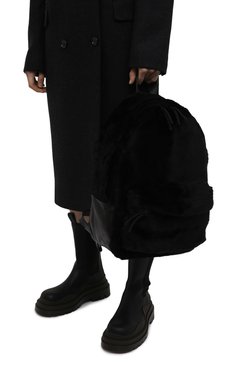 Женский рюкзак YVES SALOMON черного цвета, арт. 22WAA305XXLALB | Фото 2 (Материал: Натуральный мех; Стили: Кэжуэл; Размер: large)