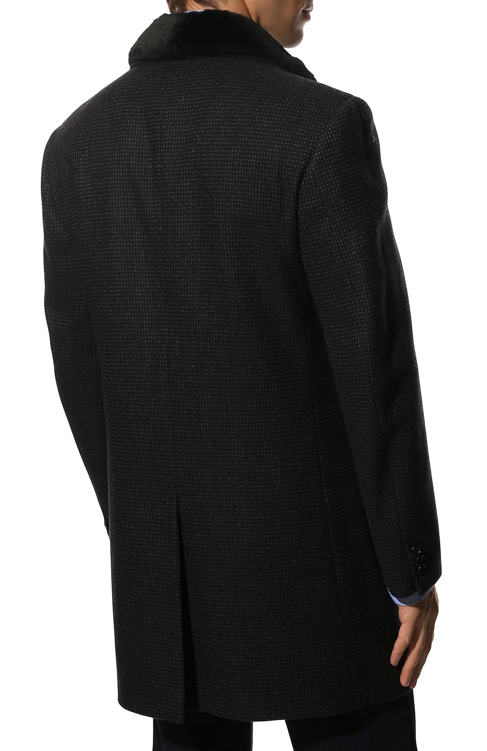 Мужской шерстяное пальто с меховой отделкой BRIONI темно-синего цвета, арт. R0KD0L/08A8N | Фото 4 (Материал внешний: Шерсть; Рукава: Длинные; Материал внутренний: Не назначено; Длина (верхняя одежда): До середины бедра; Материал сплава: Проставлено; Стили: Классический; Мужское Кросс-КТ: Верхняя одежда, пальто-верхняя одежда; Драгоценные камни: Проставлено; Материал подклада: Купро; Статус проверки: Проверена категория)