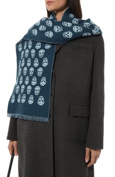 Женский шерстяной шарф ALEXANDER MCQUEEN синего цвета, арт. 6244253200Q | Фото 2 (Материал: Текстиль, Шерсть)