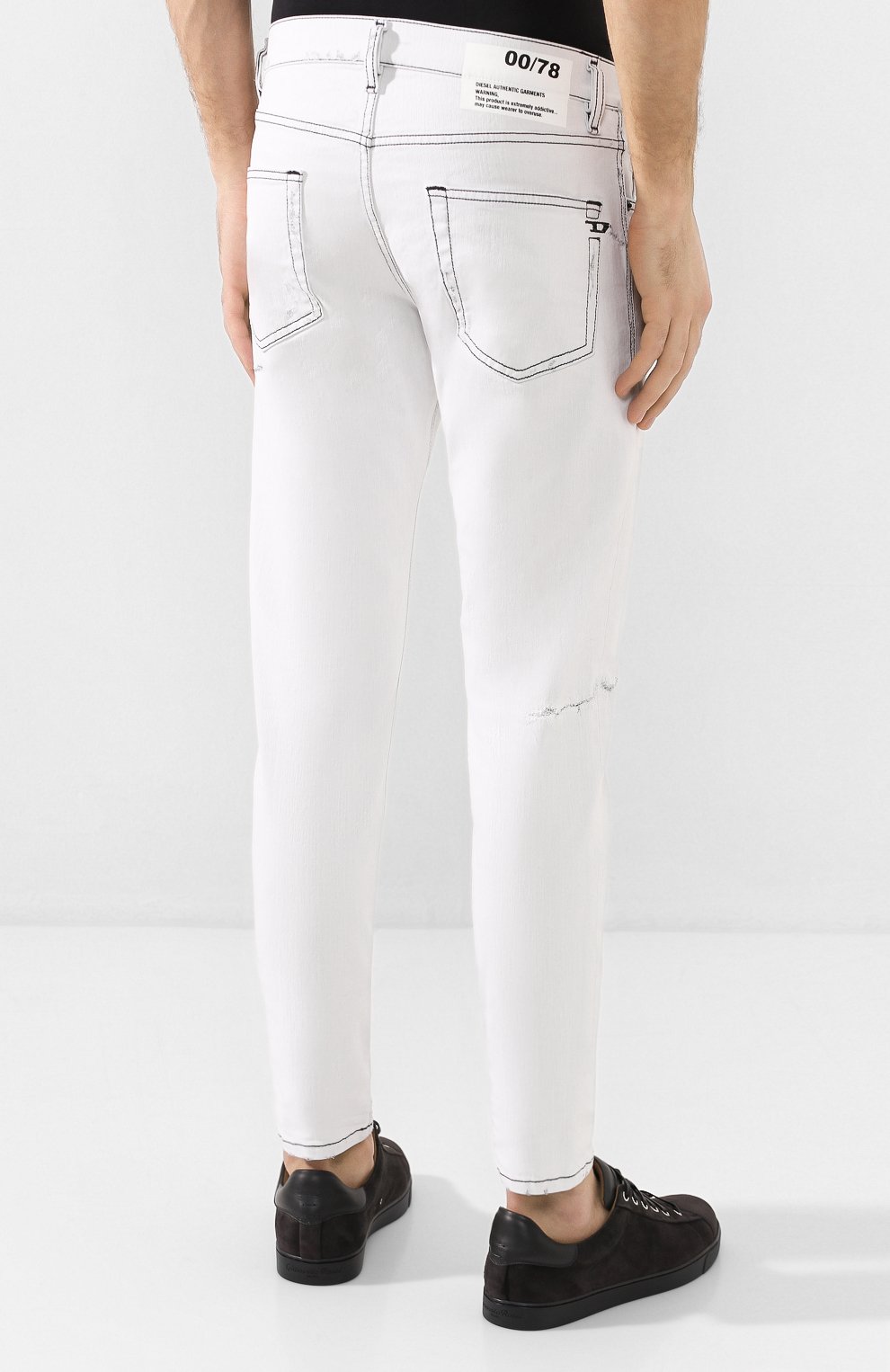 Мужские джинсы DIESEL белого цвета, арт. 00SPW5/003Z1 | Фото 4 (Силуэт М (брюки): Узкие; Кросс-КТ: Деним; Длина (брюки, джинсы): Стандартные; Материал внешний: Хлопок)