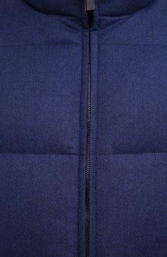 Мужской пуховый жилет BRIONI темно-синего цвета, арт. SUNV0L/0ZA0J | Фото 5 (Кросс-КТ: Куртка, Пуховик; Материал внешний: Шерсть; Региональные ограничения белый список (Axapta Mercury): RU; Материал подклада: Синтетический материал; Длина (верхняя одежда): Короткие; Материал утеплителя: Пух и перо; Стили: Кэжуэл)
