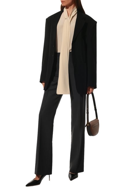 Женская шелковая блузка BURBERRY кремвого цвета, арт. 8044833 | Фото 2 (Рукава: Длинные; Материал внешний: Шелк; Длина (для топов): Удлиненные; Женское Кросс-КТ: Блуза-одежда; Принт: Без принта; Стили: Кэжуэл)
