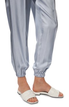 Женские кожаные шлепанцы PRADA белого цвета, арт. 1XX583-038-F0009-B010 | Фото 3 (Каблук высота: Низкий; Подошва: Плоская)