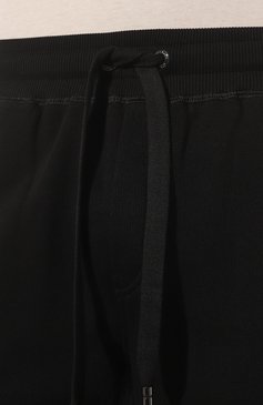 Мужские хлопковые шорты DOLCE & GABBANA черного цвета, арт. GVB7HT/G7F2G | Фото 5 (Принт: Без принта; Случай: Повседневный; Длина Шорты М: Ниже колена; Материал сплава: Проставлено; Материал внешний: Хлопок; Стили: Спорт-шик; Драгоценные камни: Проставлено)